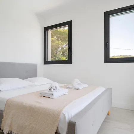 Hedone - Presqu'ile De Giens Piscine Vue הייר